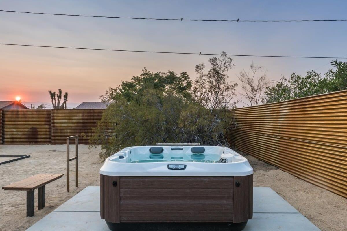 Hidden Valley Cottage - Modern Home In Jt Hot Tub โจชัวทรี ภายนอก รูปภาพ