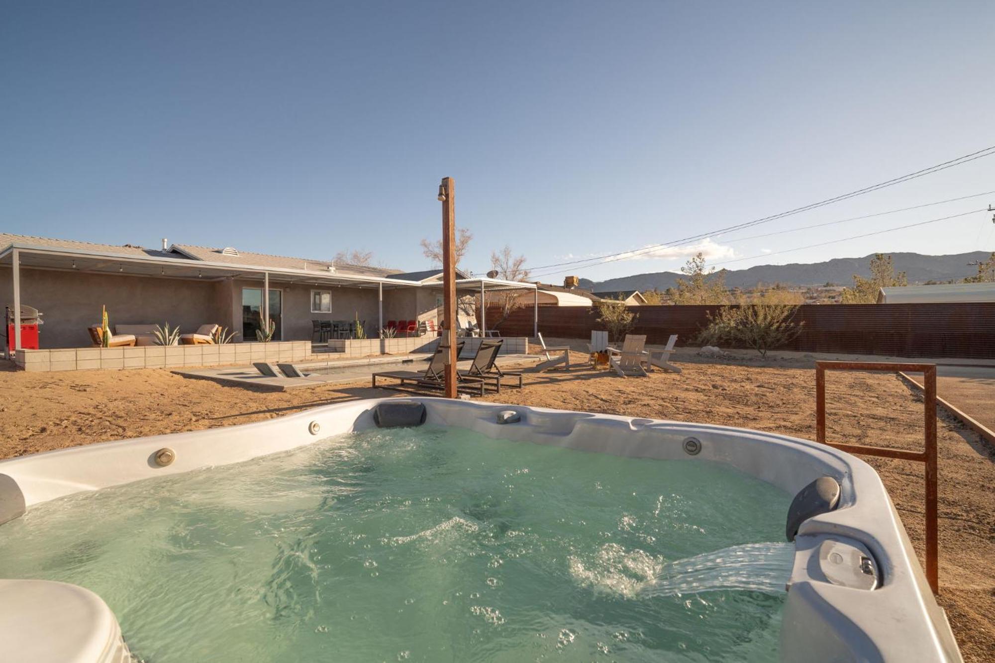 Hidden Valley Cottage - Modern Home In Jt Hot Tub โจชัวทรี ภายนอก รูปภาพ